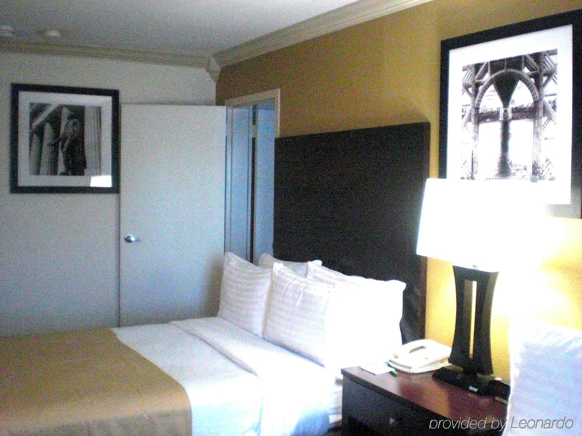 Holiday - Gw Bridge Fort Lee-nyc Area, An Ihg 3* Fort Lee